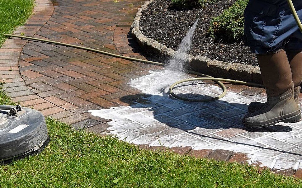 driveway and walkway cleaning services